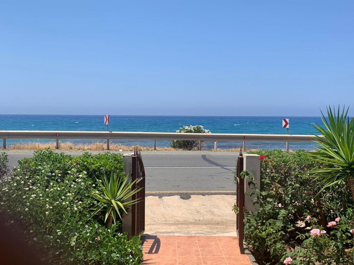 Spiti Damianos Villa Beachfront بوموس المظهر الخارجي الصورة