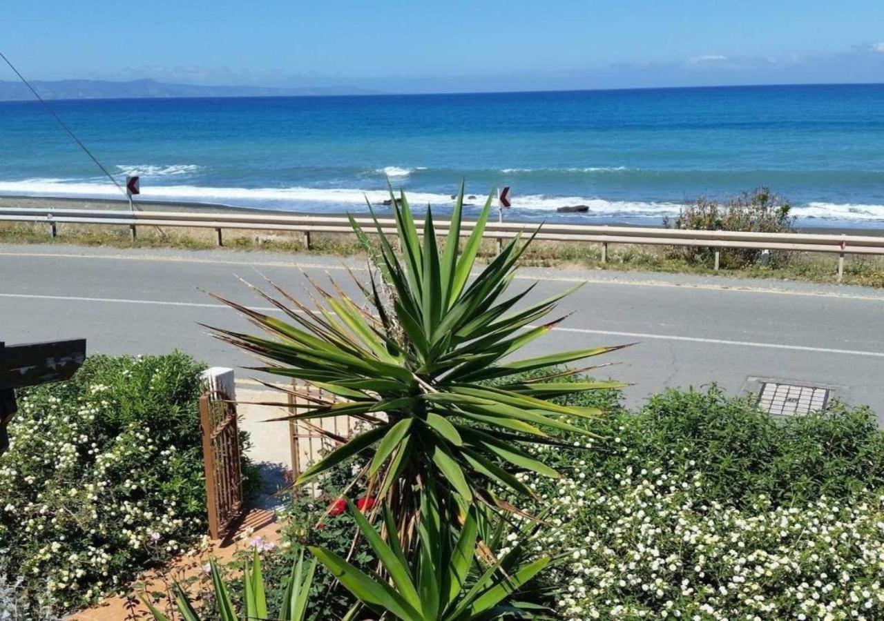 Spiti Damianos Villa Beachfront بوموس المظهر الخارجي الصورة